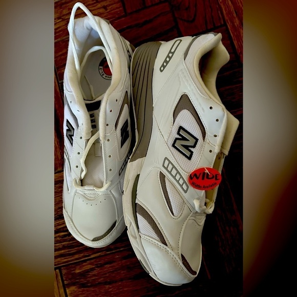 NWOB New Balance (Sz 12 4E) Leather Fit Walk Tennis Shoes White w’ Grey Trim - Picture 1 of 4